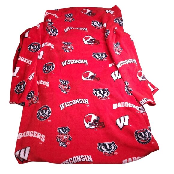 Wisconsin Badgers Red Collegiate Snuggie Blanket With Sleeves Tailgating - Picture 4 of 5